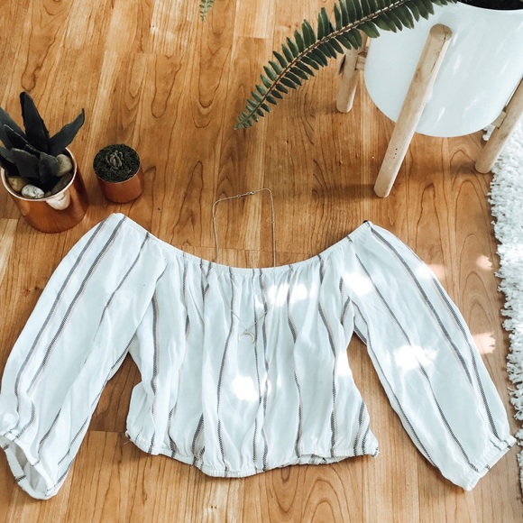 Forever 21 Tops - White cropped forever 21 top